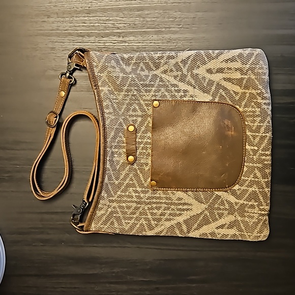 Myra Crossbody Western Bag - Picture 4 of 13